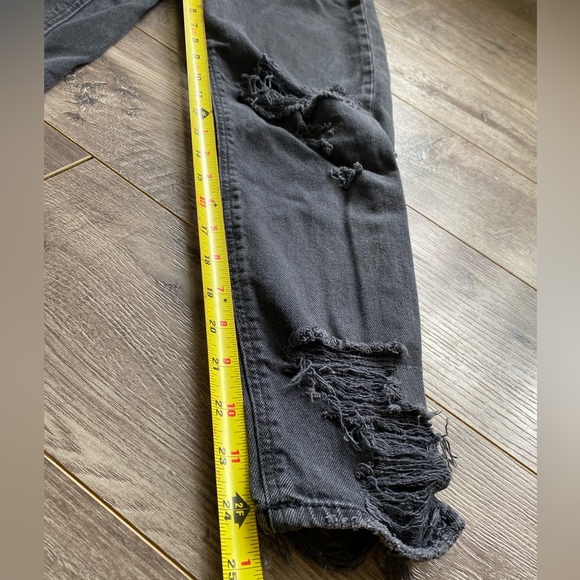 American Eagle super distressed high rise black cropped mom jeans - Picture 14 of 16